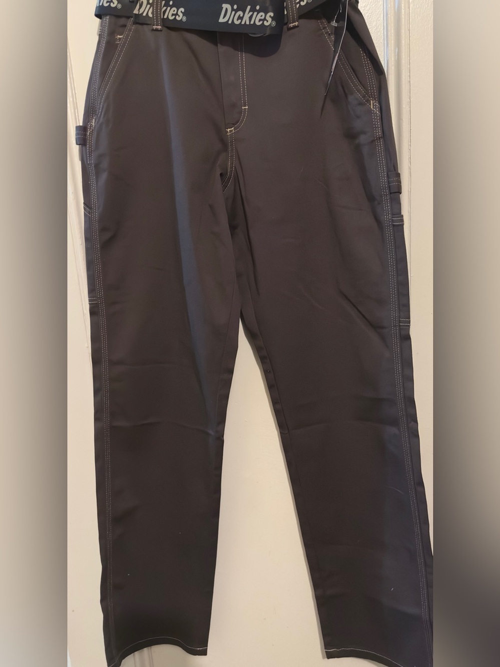 NWT Dickies Women’s Dark Brown Cargo Pants with Contrast Stitching. Size 26 R.